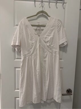 Banana Republic White V‑Neck Short Sleeve Dress Size L